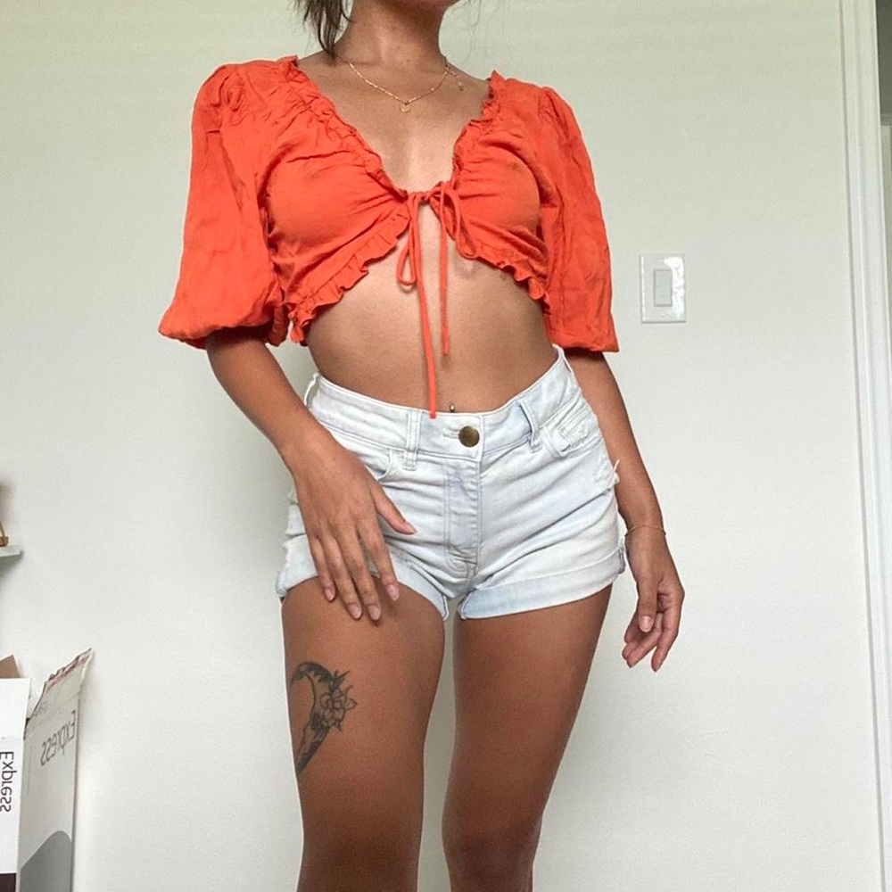 Ruffled Crop Top 🧡